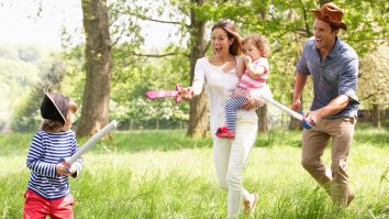 Cum să nu îți pierzi autoritatea în fața copilului? Psiholog: „Fiecare părinte trebuie să își asculte activ copilul și să îl implice în procesul de luare al deciziilor”