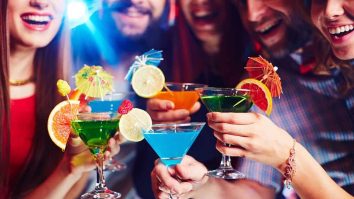 Spaniolii impun reguli stricte pentru turiști. Platja d’Aro interzice petrecerile de burlaci indecente