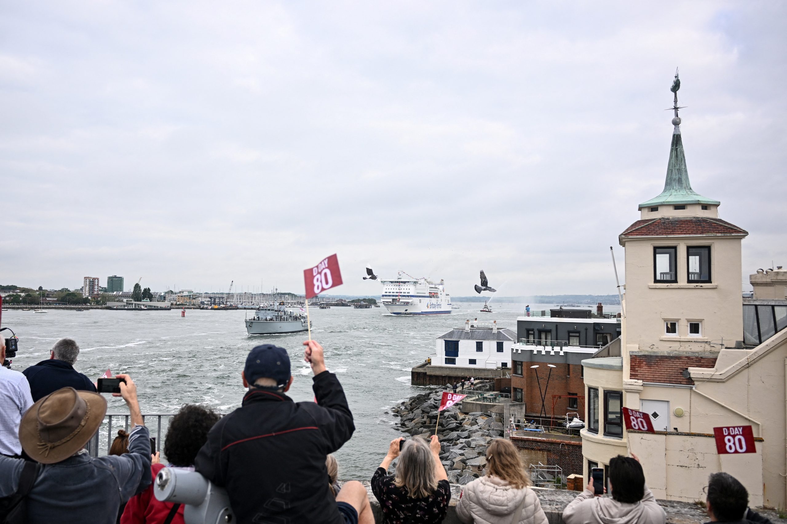 Franța celebrează azi 80 de ani de la debarcarea trupelor Aliate în Normandia. Lideri mondiali precum Regele Charles al III-lea și președintele Joe Biden vor fi prezenți la ceremonie