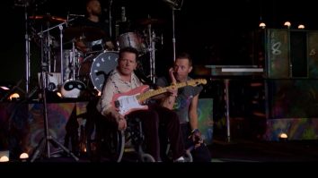 Coldplay au făcut show alături de Michael J Fox la Glastonbury. Trupa este pentru a cincea oară cap de afiș
