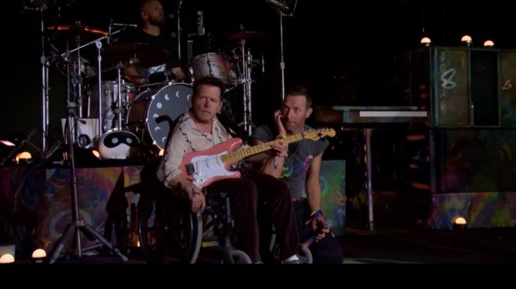 Coldplay au făcut show alături de Michael J Fox la Glastonbury. Trupa este pentru a cincea oară cap de afiș