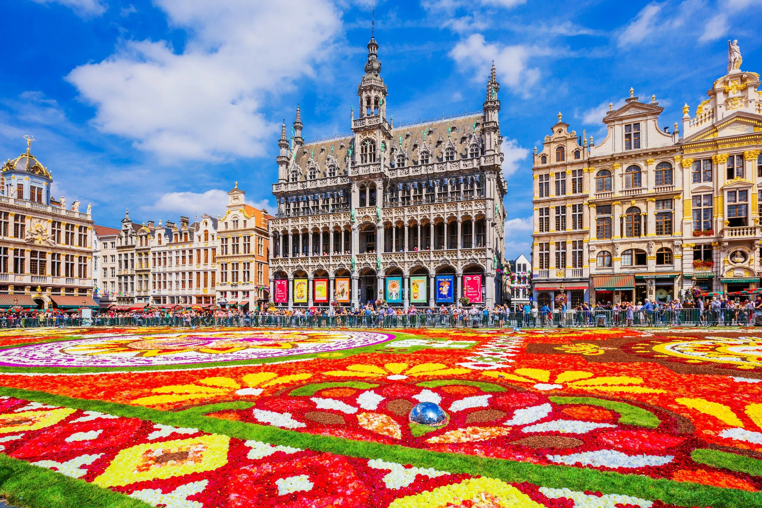 Unde mergi în vacanța vara asta? Destinațiile celebre din Europa pierd teren în fața orașelor mai răcoroase