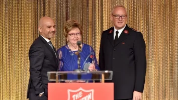 Joan Peyton se numără printre cele mai bogate femei din SUA. La 92 de ani este CEO și proprietar majoritar al unei companii