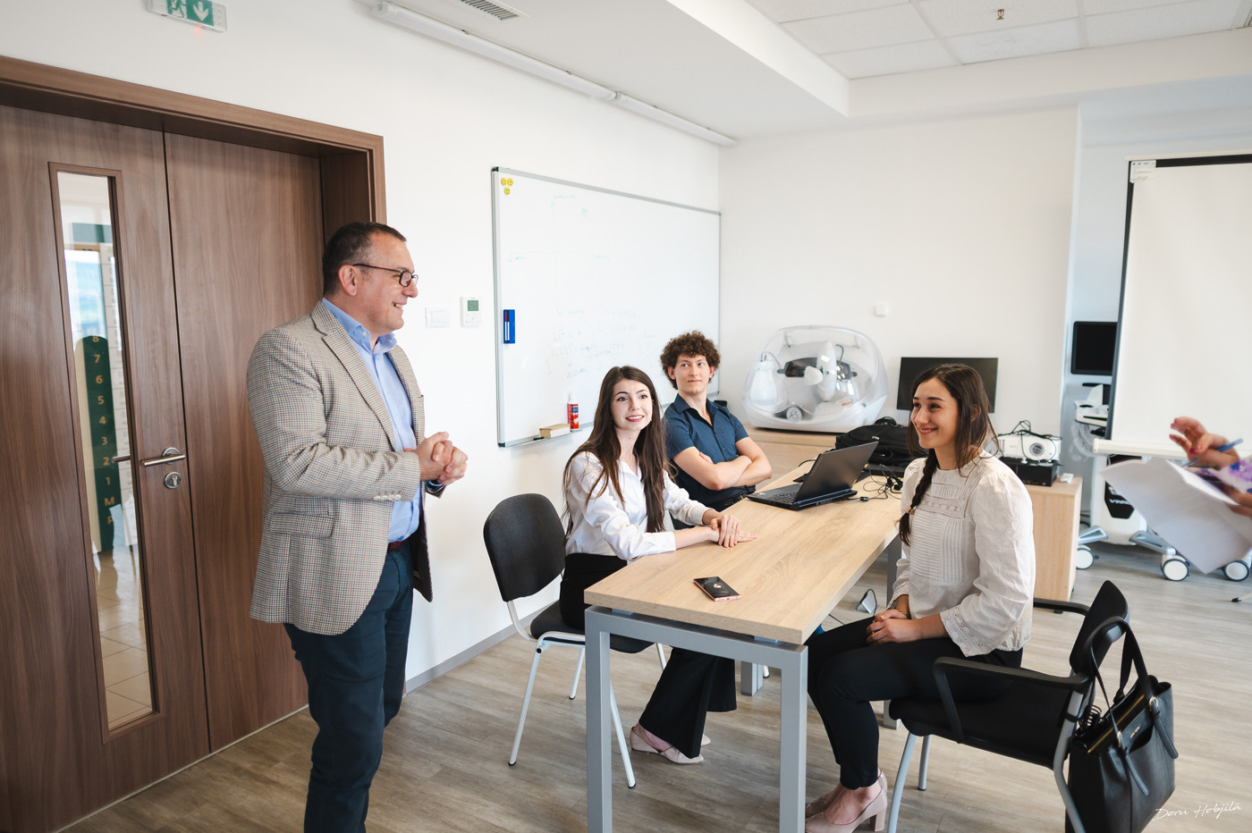 UMF Iași ajunge pe podium la Standford University. Andrei Panait: „Am antrenat un model care prezice durata primirii unui diagnostic pentru paciente diagnosticate inițial cu cancer de sân”