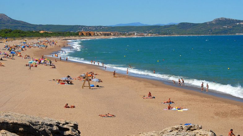 O stațiune din Spania introduce amenzi pentru turiștii indecenți