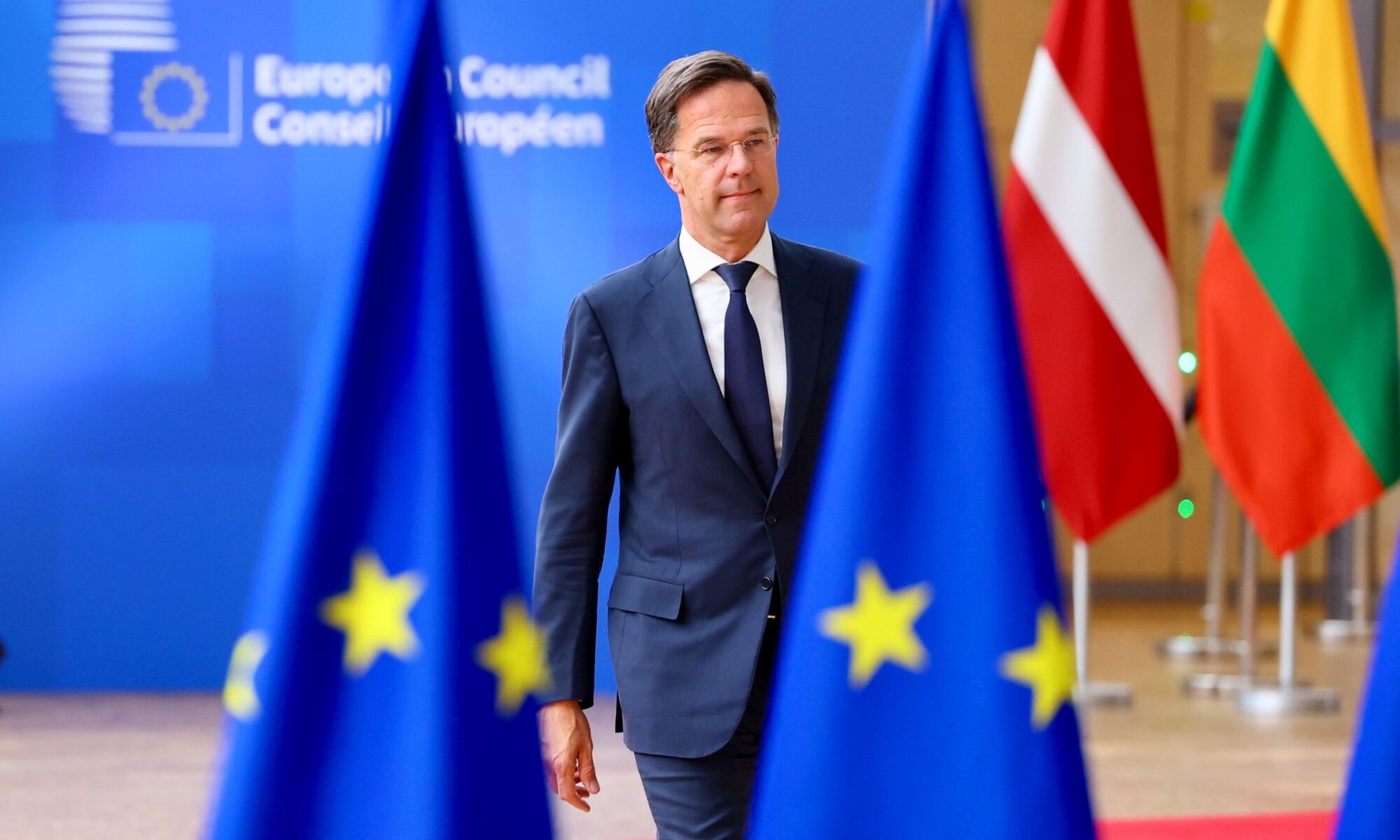 NATO îl numește oficial pe Prim-ministrul olandez demisionar, Mark Rutte, în funcția de Secretar General