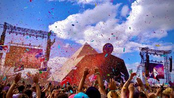 Astăzi începe festivalul Glastonbury. Coldplay, Dua Lipa și SZA sunt cap de afiș