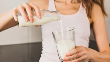 Cercetătorii de la Oxford consideră că laptele este rasist. Cum vor explora academicienii latura politică a acestuia