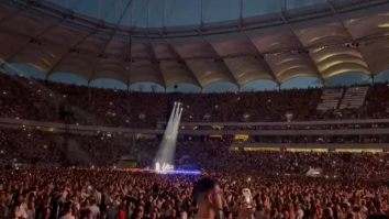 VIDEO. Chris Martin cere publicului să demonstreze cum se huiduie în mod adecvat: „Vă iubim pe toţi în mod egal. Îi iubim şi pe români”