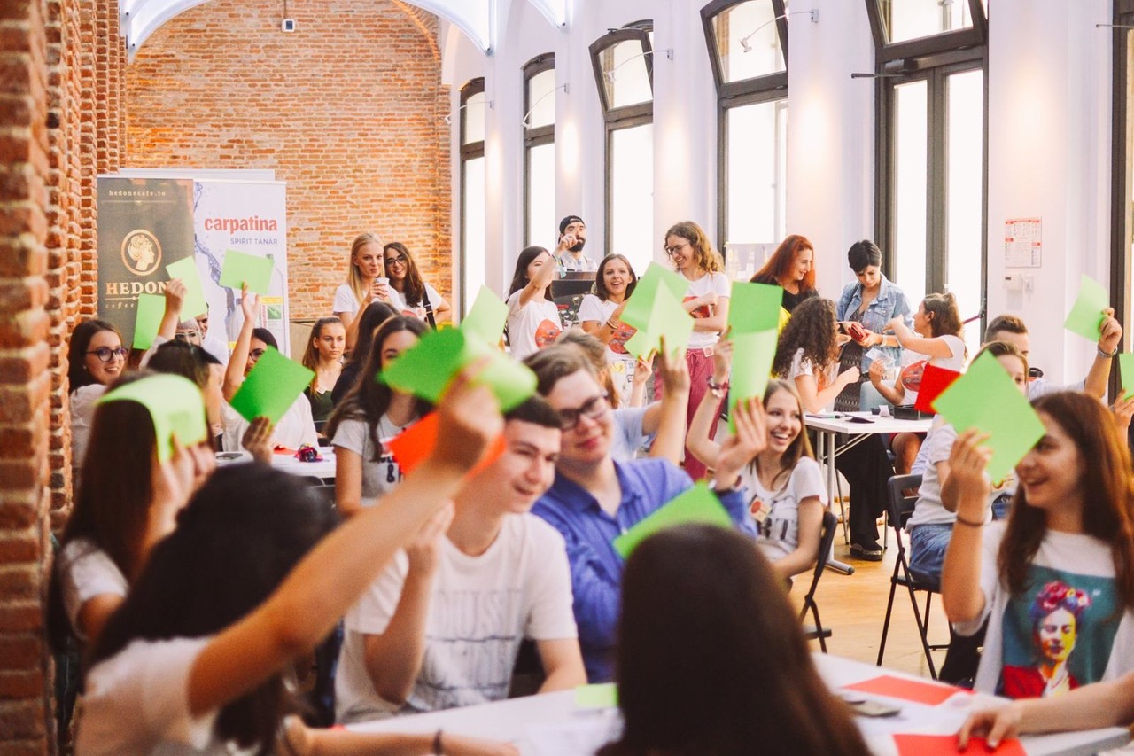 Ce facultate alegi din toamnă? „How to College” invită studenți români din străinătate să te ajute să faci cea mai bună alegere