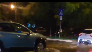 VIDEO. Capitala României „se scufundă”. Bucureștiul, inundat de ploaia torențială