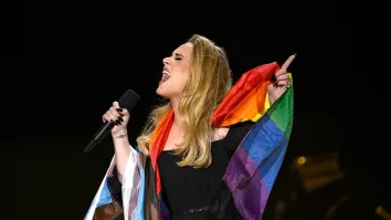VIDEO. Adele și-a ieșit din fire în timpul ultimului său concert din Las Vegas. Reacția acidă a artistei, după comentariile unui fan homofob: „Ești prost?”