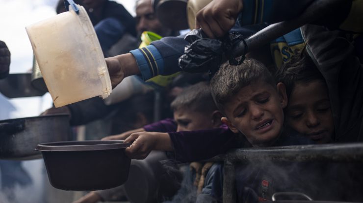 Armata israeliană anunță o „pauză tactică” zilnică de la luptele din sudul Fâșiei Gaza, pentru a permite accesul camioanelor cu alimente