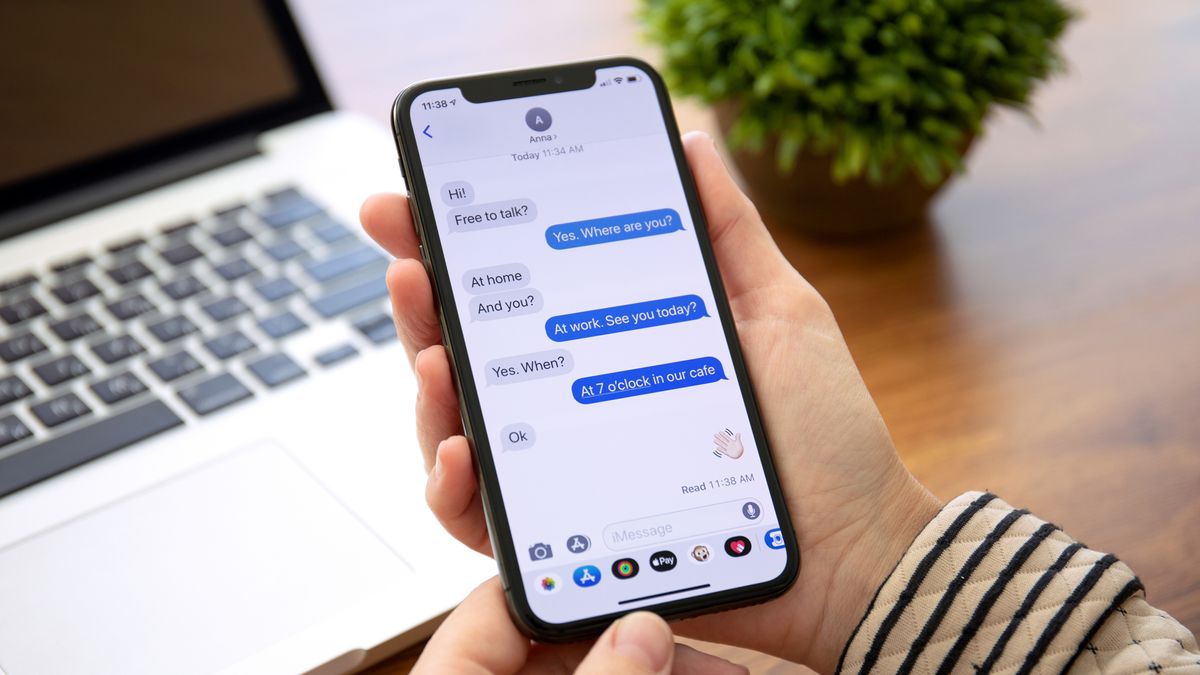 Un britanic și-a înșelat soția și dă Apple în judecată. Cum au fost descoperite mesajele trimise altor femei
