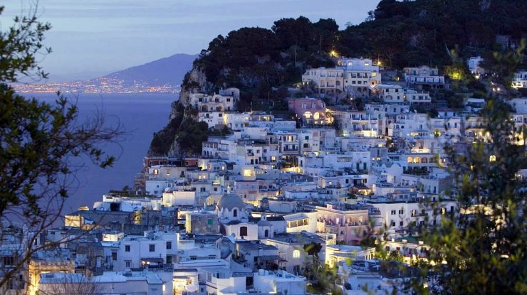 Interdicţia de intrare a turiştilor în insula Capri a fost ridicată după mai puțin de 24 de ore