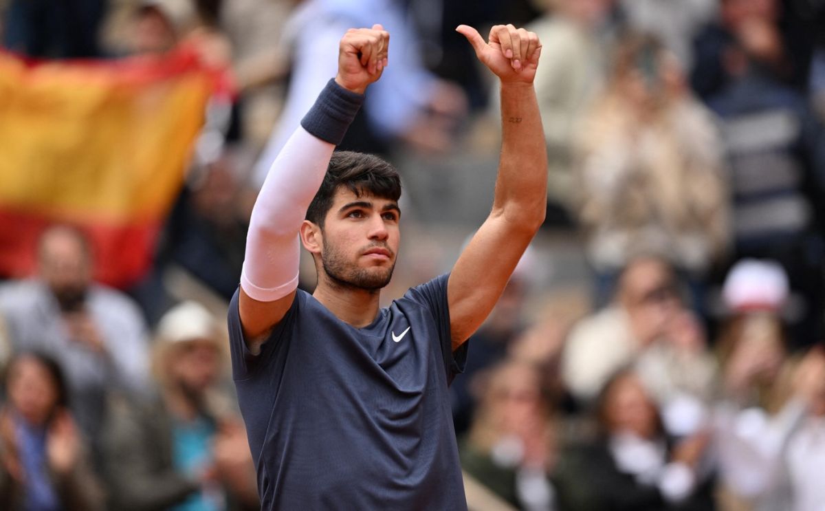 Carlos Alcaraz trece de Tsitsipas în sferturile de finală de la Paris