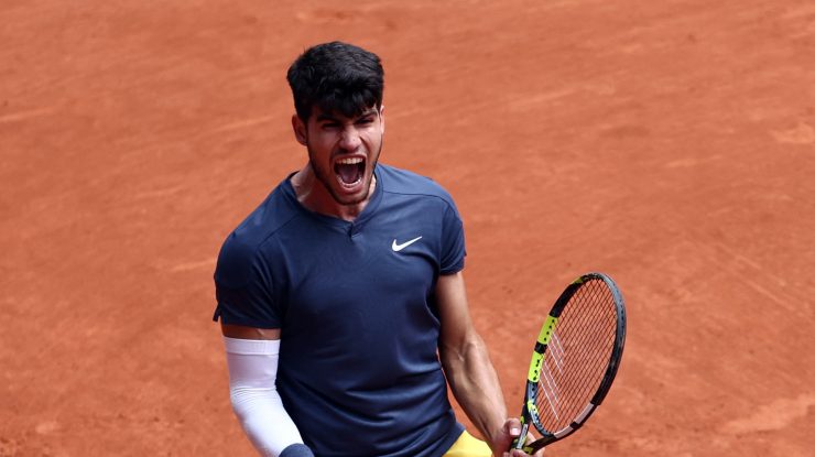 Alcaraz îl învinge pe Sinner în cinci seturi la Roland Garros şi intră în istoria circuitului ATP