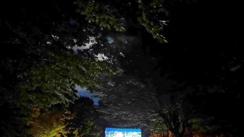 Unde mergi azi? La Cinema Sky te poți relaxa vizionând un film în aer liber