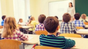 PISA: Fetele sunt mai creative decât băieții. Psiholog: „Energia feminină mereu a fost focusată pe partea asta de frumos”