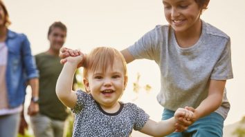 Ziua Internațională a Adopției. Asociația Tzuby’s Kids te așteaptă astăzi, în Parcul Herăstrău din București