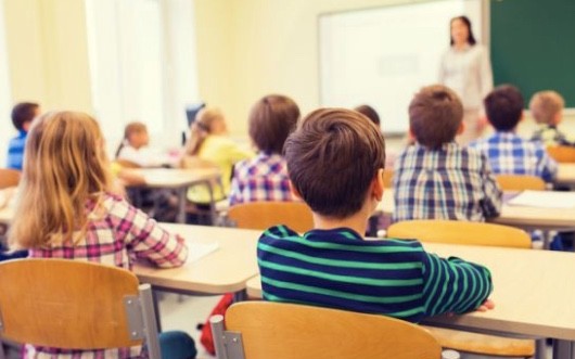 PISA: Fetele sunt mai creative decât băieții. Psiholog: „Energia feminină mereu a fost focusată pe partea asta de frumos”