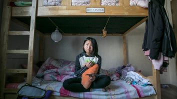 De ce părinții se închid în celule la „fabrica de fericire” coreeană? Majoritatea oamenilor de aici au un copil care s-a retras complet din societate