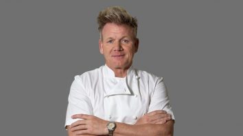 FOTO. Gordon Ramsay s-a accidentat grav în timp ce mergea pe bicicletă. Faimosul bucătar îndeamnă oamenii să poarte căști de protecție
