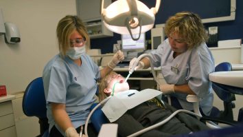 Râsul e gratis, dentistul e scump. Peste 50% dintre români aleg să nu meargă la stomatolog