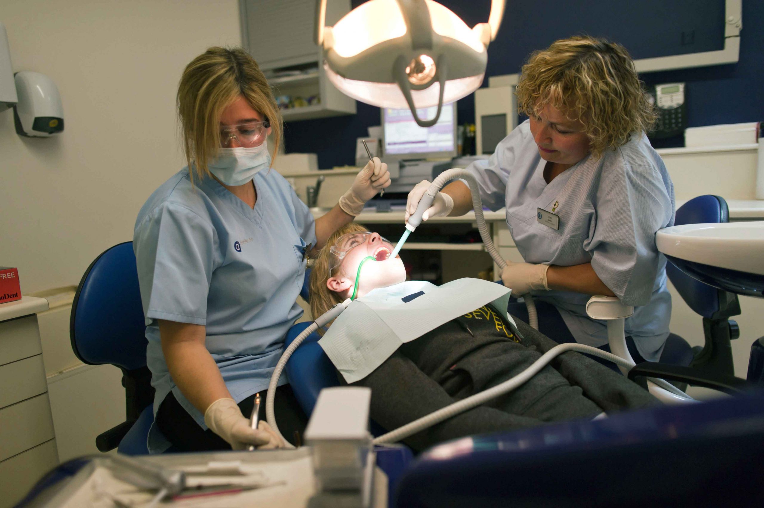 Râsul e gratis, dentistul e scump. Peste 50% dintre români aleg să nu meargă la stomatolog