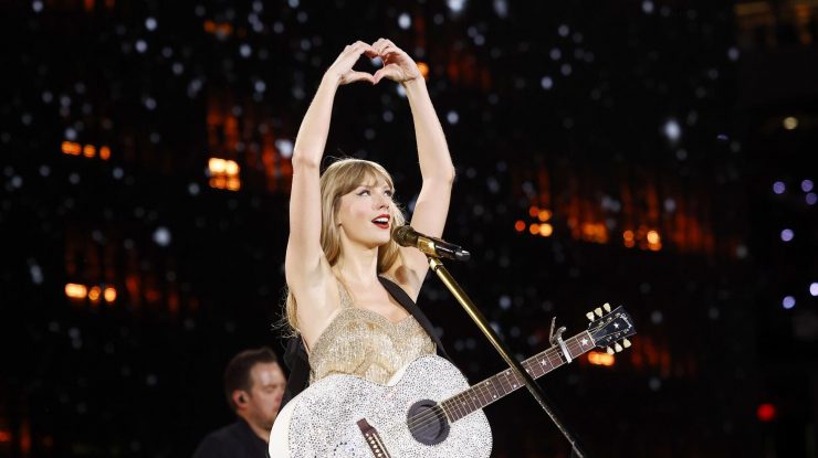 Taylor Swift continuă să domine topurile muzicale. Albumul „The Tortured Poets Department” rămâne pe primul loc în clasamentul Billboard, pentru a șaptea săptămână consecutivă de la lansare