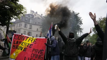 350.000 de persoane protestează astăzi în Franța. Francezii sunt împotriva extremei drepte care a câștigat alegerile europene