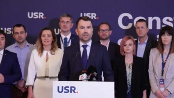 USR își alege Președintele pe o platformă online. Cine are cele mai multe șanse să ajungă la șefia partidului