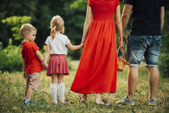 În școli vor fi organizate cursuri de educație parentală pentru părinți. Ruxandra Achim: „O anumită asistență psihologică ar fi necesară”