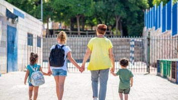 Mircea Miclea: „E o presiune uriașă pe profesori din partea părinților”. Cât de mult contează implicarea unui părinte la școală