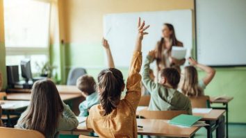 Cele mai ciudate scuze ale elevilor pentru absențele la școală. Un copil spune că a stat cu ursulețul lui, care este anxios