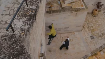 Un grup de parkour din Londra a deteriorat zidul unei clădiri istorice într-un oraș antic din Italia
