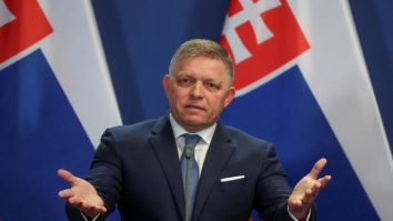 Robert Fico vrea să desființeze postul public de radio și televiziune din Slovacia
