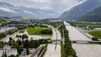 Europa, împărțită între furtuni și incendii. Patru morți în Elveția și Italia/ Incendiile de vegetație fac ravagii în Grecia și Turcia