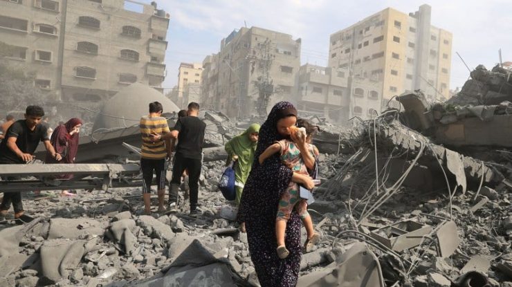 Cel puțin 22 de palestinieni au fost uciși într-un bombardament lângă biroul Crucii Roșii din Gaza