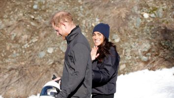 FOTO. Noile portrete ale lui Harry și Meghan au atras tot mai multe critici în mediu online. Cei doi sunt reimaginați ca figuri istorice