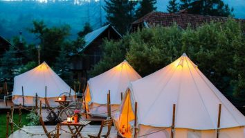 Vrei să te deconectezi de la rutina zilnică? Încearcă „Glamping-ul”