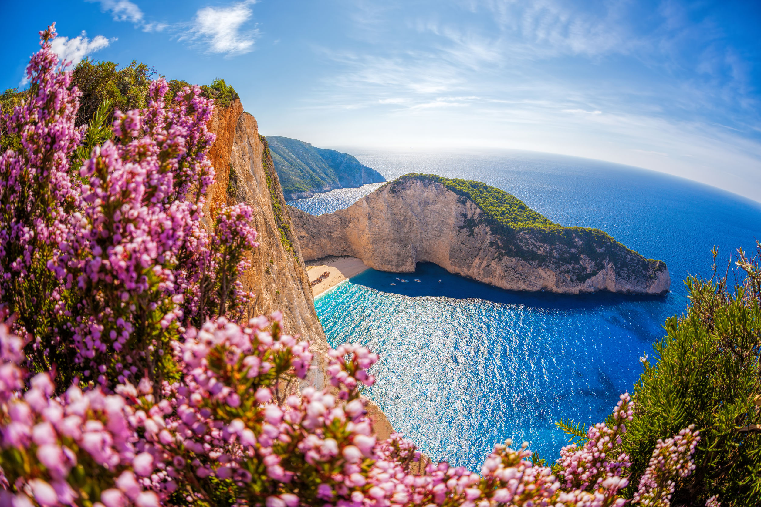 Românii se pregătesc de vacanță. Care sunt destinațiile cele mai căutate de anul acesta
