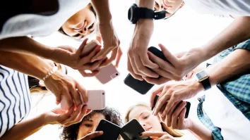 Sadfishing-ul este noul fenomen în rândul adolescenților. Psiholog: „Dacă nu faci parte dintr-un grup, oamenii te vor da în afara spațiului lor de orientare. Atunci, tinerii vor să fie vizibili”