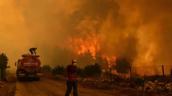 Alertă MAE pentru turiştii români: Risc mare de incendii în Turcia şi Grecia