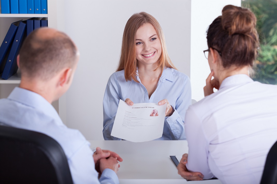 Cât de importante sunt stagiile de practică? Oana Botolan: „Cântăresc foarte mult într-un CV pentru tinerii absolvenți”