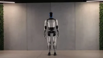 Musk își pregătește robotul umanoid Optimus pentru „viața” printre oameni. CEO-ul speră ca lumea să-l perceapă pe robotul de la Tesla ca pe un „prieten”