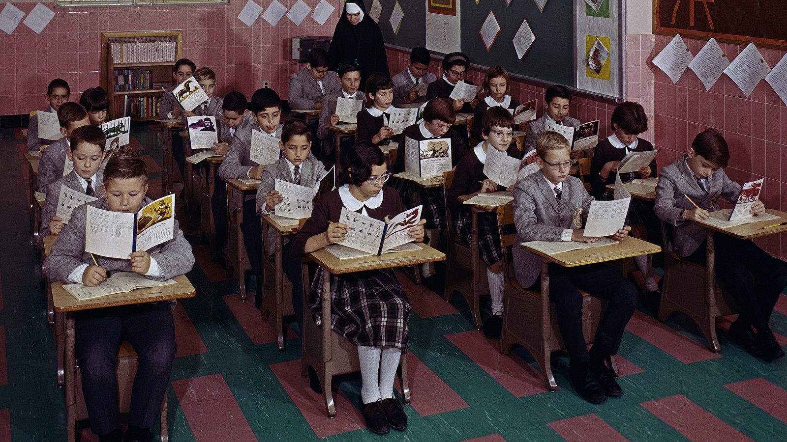 Școala pe care o urmezi te influențează peste ani. Școlile private și universitățile de prestigiu te fac mai sănătos, arată un studiu