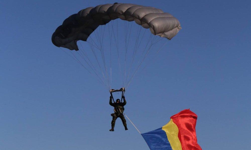 Astăzi sărbătorești Ziua Parașutiștilor Militari. Cât de importanți sunt aceștia în misiuni