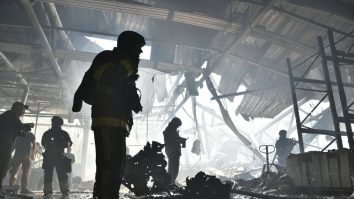 Rusia a bombardat cea mai mare tipografie din Ucraina. „Au ars cărți, așa cum au făcut naziștii în urmă cu 80 de ani”