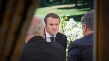 Macron a dizolvat Parlamentul imediat după alegerile de duminică. Ce alte momente tensionate au marcat scrutinul